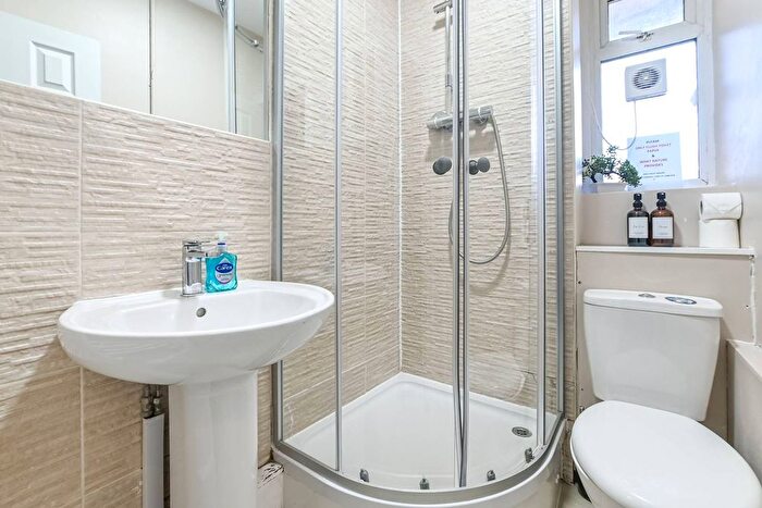 4 Bedroom Flat For Sale In Copenhagen Street, Islington, London, N1