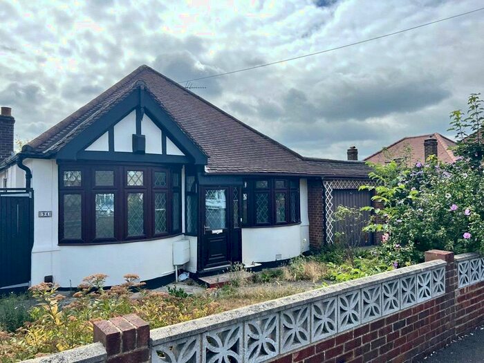 4 Bedroom Bungalow To Rent In Heversham Road, Bexleyheath, London, DA7