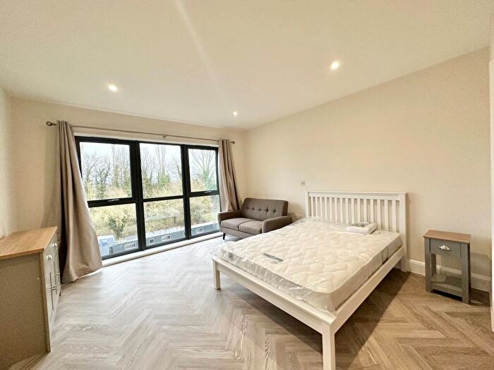 Apartment To Rent In Woodley Headland, Peartree Bridge, MK6