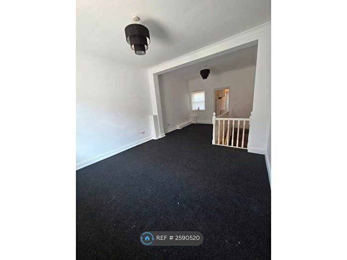 2 Bedroom Flat To Rent In Canterbury Street, Gillingham, ME7