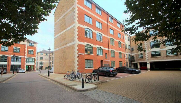 1 Bedroom Flat To Rent In Clifton Court, Corner Hall, Hemel Hempstead, HP3