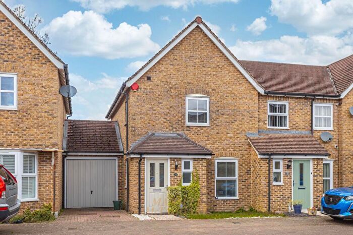 3 Bedroom End Of Terrace House For Sale In Hilda Dukes Way, East Grinstead, RH19