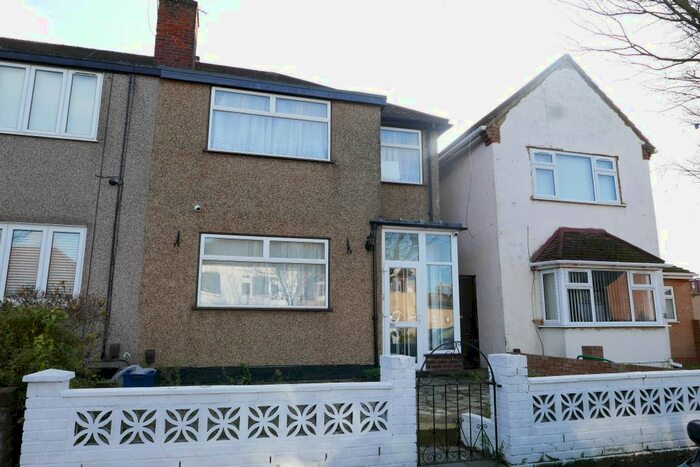 5 Bedroom Semi-Detached House To Rent In Birkbeck Road, Newbury Park IG2