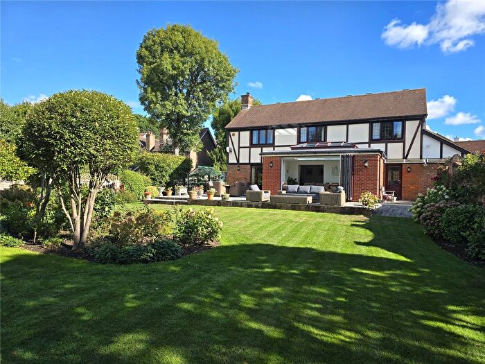 4 Bedroom Detached House For Sale In Farnleys Mead, Lymington, Hamsphire, SO41