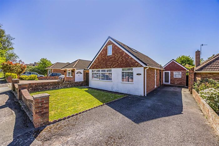 5 Bedroom Bungalow For Sale In Morelands Road, Waterlooville, PO7