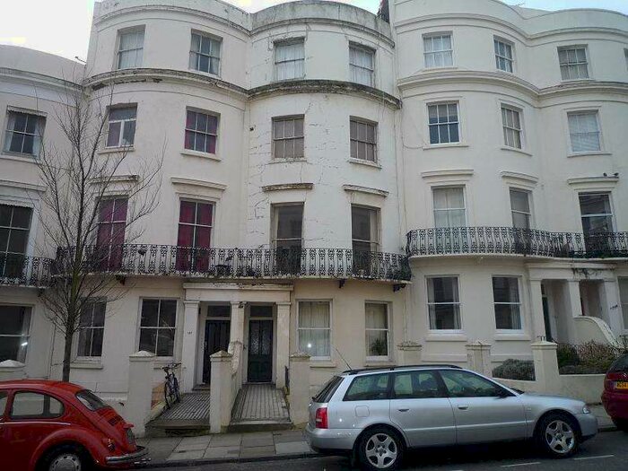 Flat To Rent In Lansdowne Place, Hove, BN3