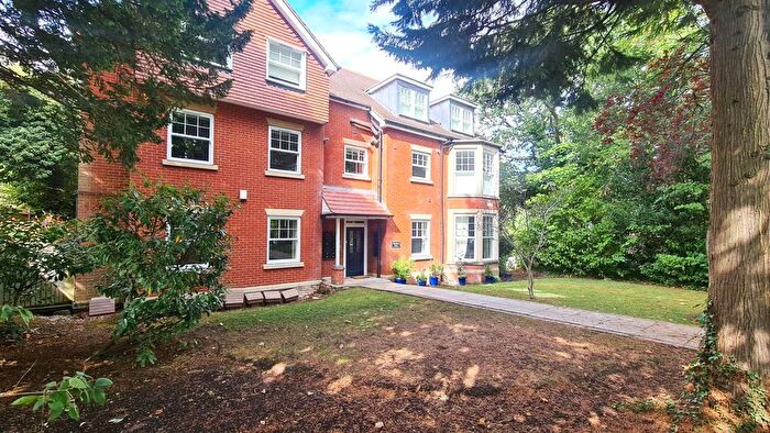 2 Bedroom Flat To Rent In Durham Avenue, Bromley, BR2