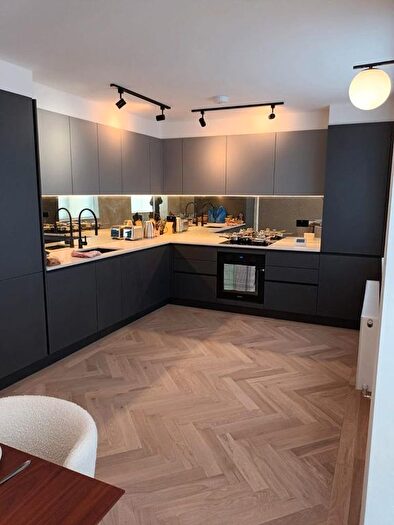 3 Bedroom Flat To Rent In Shakespeare Road, London, NW7