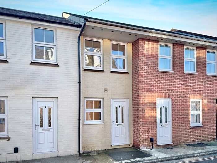 1 Bedroom Terraced House To Rent In Chapel Street, Newport, PO30