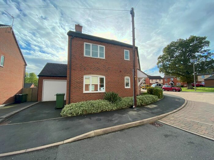 3 Bedroom Semi-Detached House To Rent In Mabbs Close, Worcester, WR4