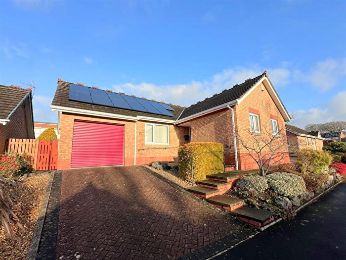 3 Bedroom Detached Bungalow For Sale In Howard Gardens, Brampton, CA8