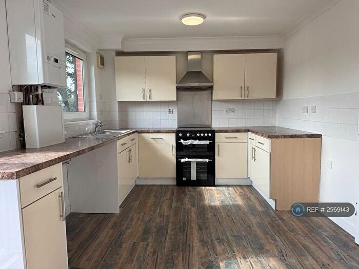 2 Bedroom End Of Terrace House To Rent In School View, Motherwell, ML1