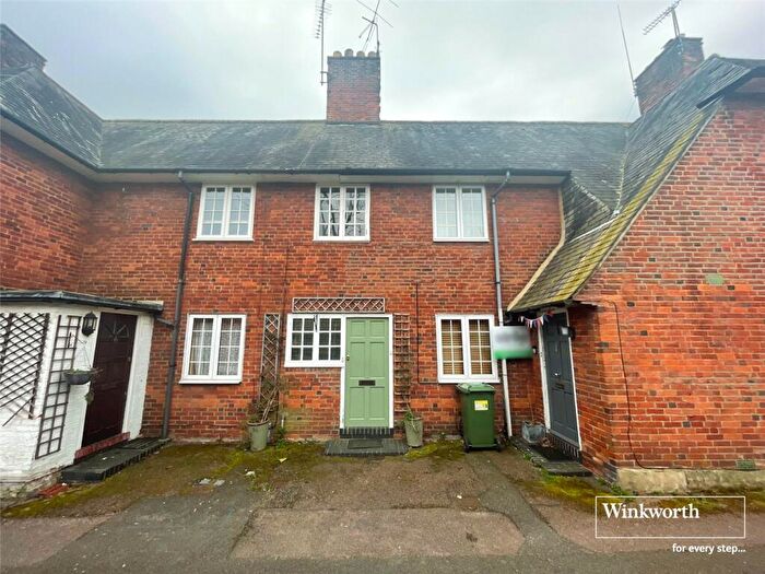 2 Bedroom Maisonette To Rent In Roe End, Kingsbury, London, NW9