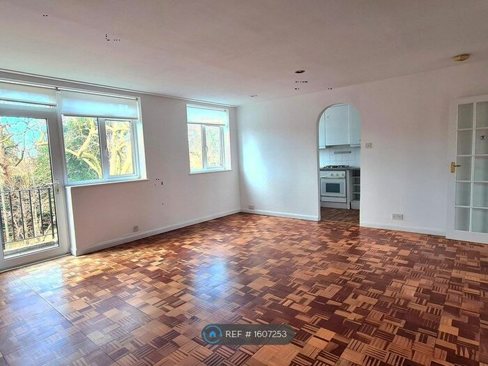 2 Bedroom Flat To Rent In Kew Lodge, Richmond, TW9