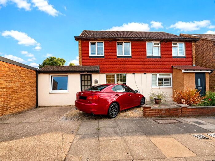 3 Bedroom Semi-Detached House For Sale In Reed Close, London, SE12