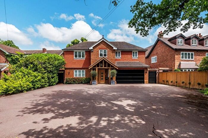 5 Bedroom Detached House For Sale In The Glade, Fetcham, KT22