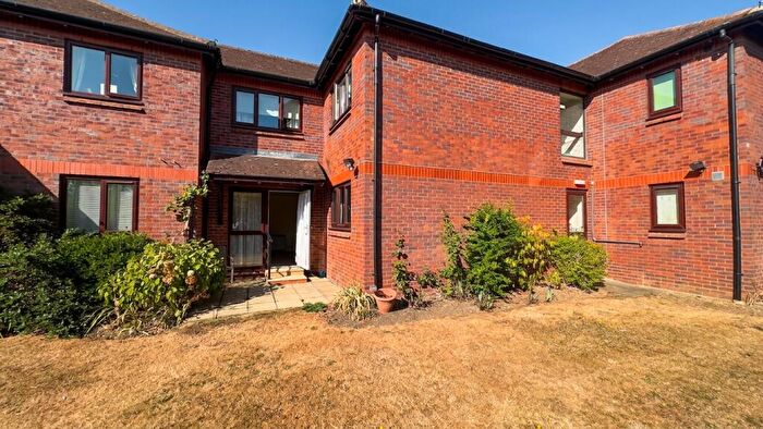 1 Bedroom Flat For Sale In Pond Court The Ridgeway, Codicote, SG4