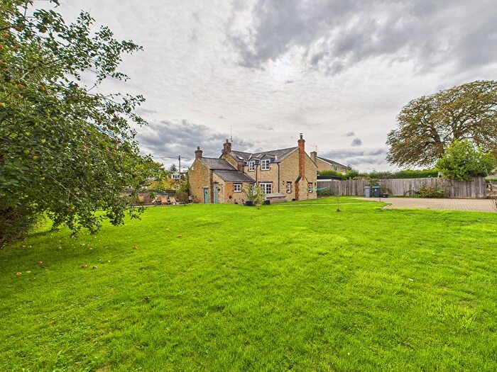 5 Bedroom End Of Terrace House For Sale In Enstone Road, Middle Barton, OX7