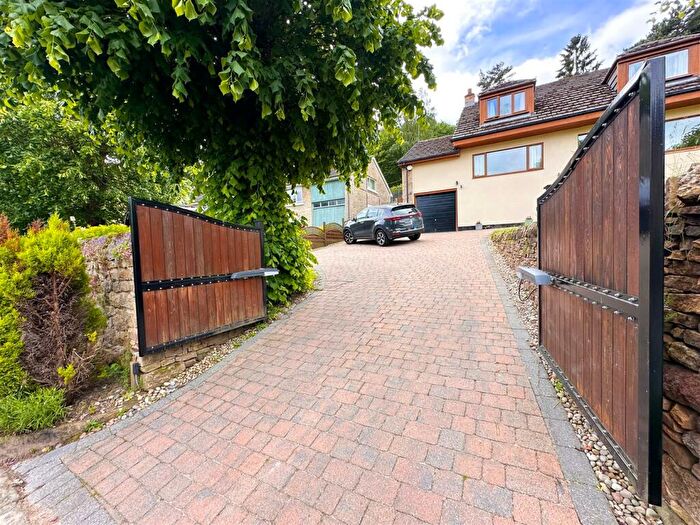 5 Bedroom Detached House For Sale In Hope Road, Oughtibridge, S35