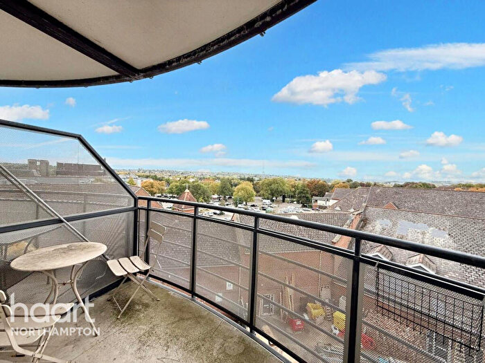 2 Bedroom Flat For Sale In Woolmonger Street, Northampton, NN1