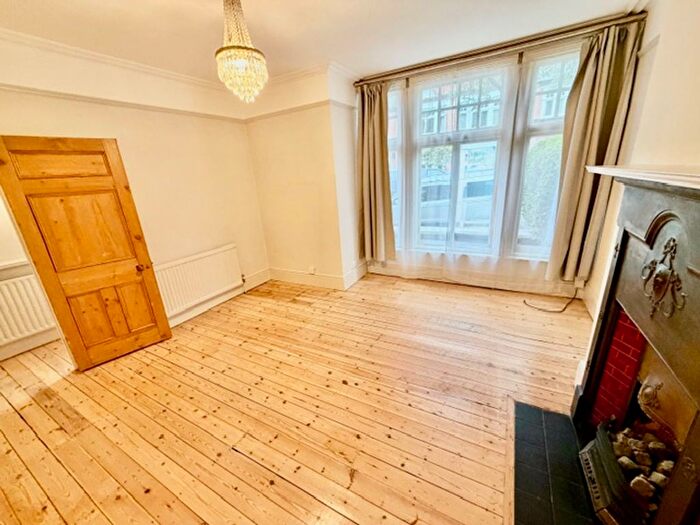 3 Bedroom Maisonette To Rent In Cowley Road, London, SW14