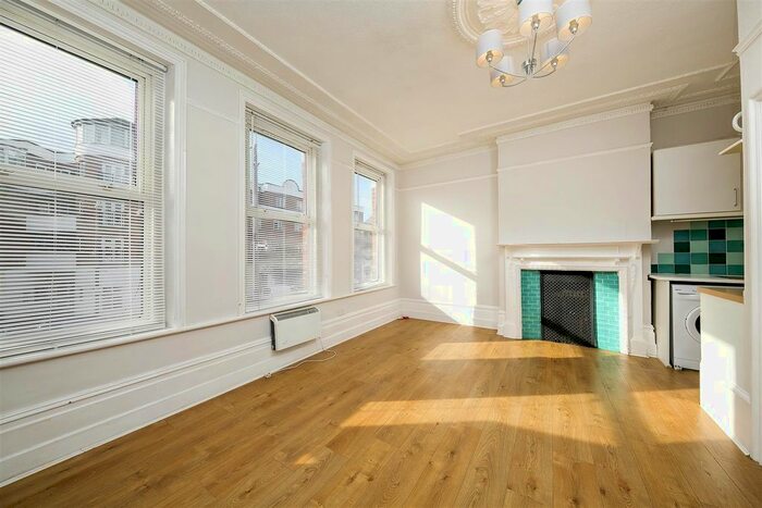 1 Bedroom Flat To Rent In Heath Road, Twickenham, TW1