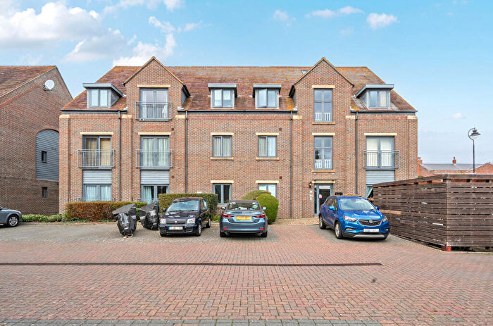 2 Bedroom Flat For Sale In Heritage Way, Gosport, Hampshire, PO12