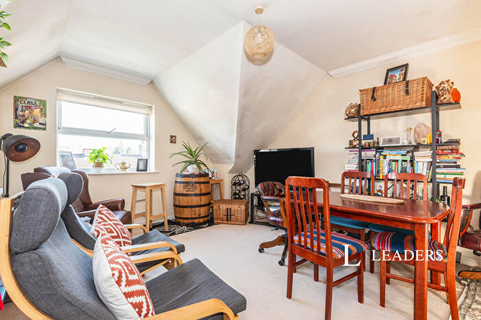 2 Bedroom Apartment To Rent In Holmesdale Road, Reigate, RH2