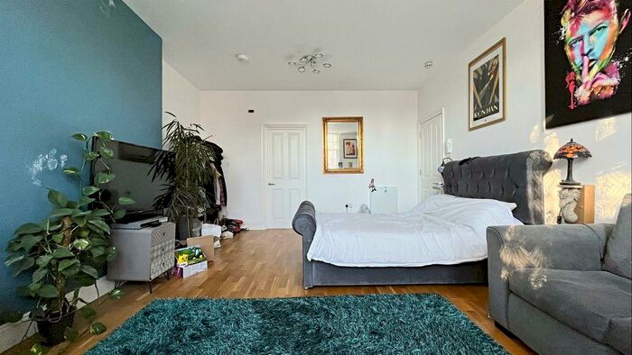 Flat To Rent In Wilbury Gardens, Hove, East Sussex, BN3