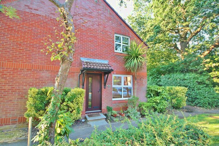 1 Bedroom End Of Terrace House To Rent In Hedgerley Court, Horsell, Woking, GU21