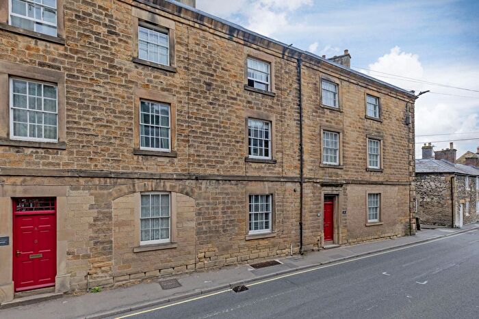 1 Bedroom Terraced House For Sale In Buxton Road, Bakewell, DE45