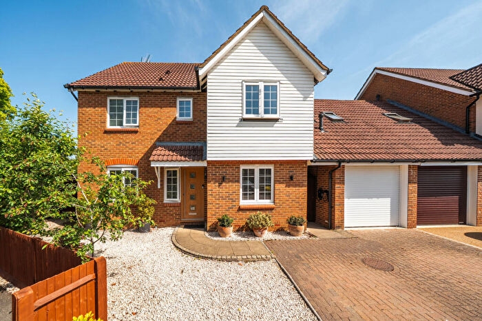 4 Bedroom Link Detached House For Sale In Ivory Close, St. Albans, AL4