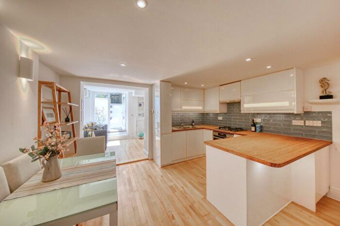 1 Bedroom Flat For Sale In Chatham Road, London, SW11