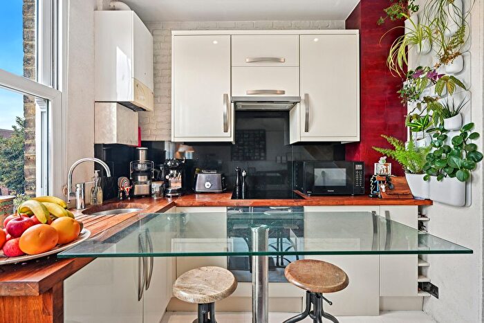 2 Bedroom Flat For Sale In Hessel Road, Ealing, London, W13