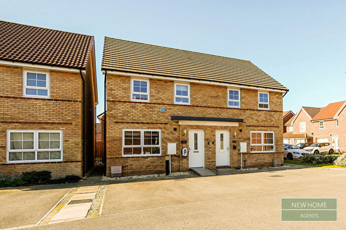 3 Bedroom Semi Detached House For Sale In Airedale Drive, Brough, HU15