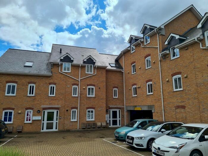 3 Bedroom Flat To Rent In Riverside Court, Biggleswade, SG18