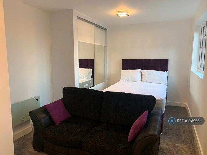 Studio To Rent In Boundary Drive, Slough, SL2