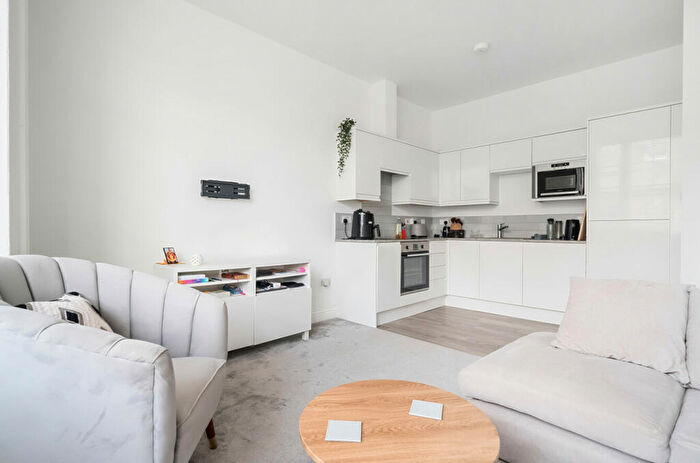 1 Bedroom Apartment For Sale In High Street, Sittingbourne, Kent, ME10