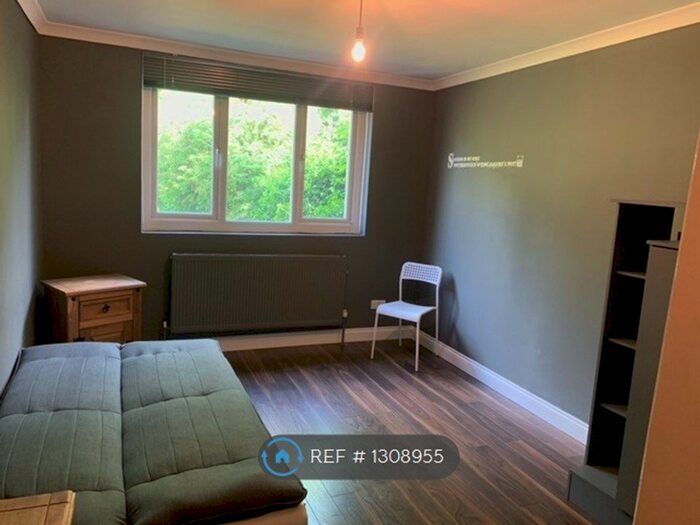 Studio To Rent In The Vale, London, NW11