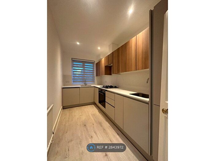2 Bedroom Flat To Rent In Sunny Gardens Road, London, NW4