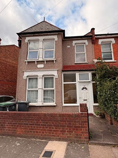 5 Bedroom Semi-detached House To Rent In Boundary Road, London, N22