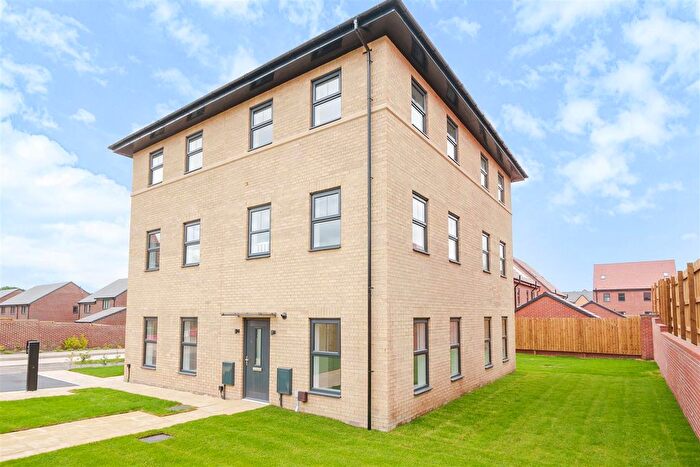 2 Bedroom Town House To Rent In Iris Crescent, Seacroft, LS14