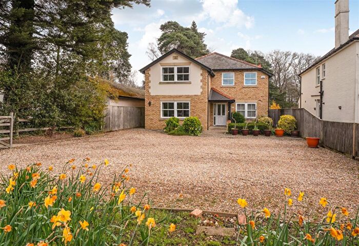 5 Bedroom Detached House For Sale In Reading Road, Finchampstead, Berkshire, RG40
