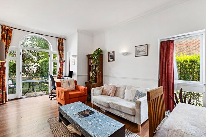 1 Bedroom Flat To Rent In Berisford Mews, Wandsworth, SW18