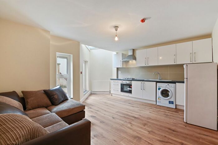 2 Bedroom Flat To Rent In High Street, London, N8