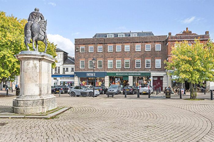 2 Bedroom Flat For Sale In The Square, King Williams Gate The Square, GU32