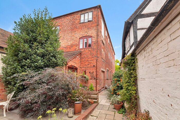 2 Bedroom Flat For Sale In Bridge Street, Pershore, WR10
