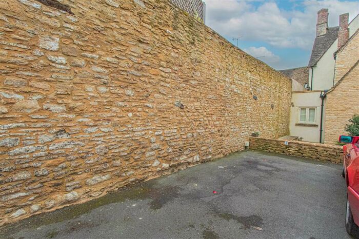 2 Bedroom Apartment For Sale In Tetbury Town Centre, GL8