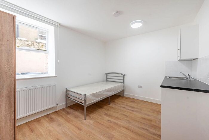 Studio To Rent In Freeland Road, Ealing, London, W5