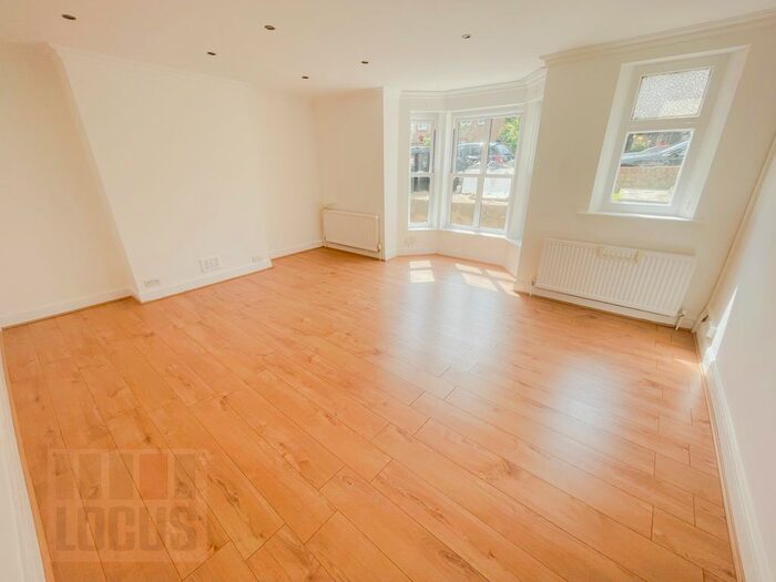 1 Bedroom Flat To Rent In Downs Park Road, Hackney, E8
